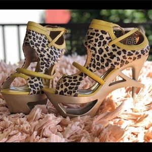 BRAND NEW Bumper Heels Sz 8.5